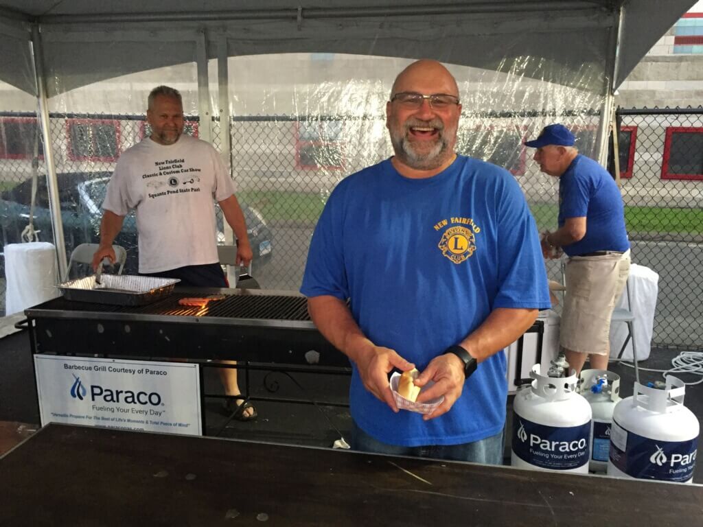 Paraco20guys20grilling