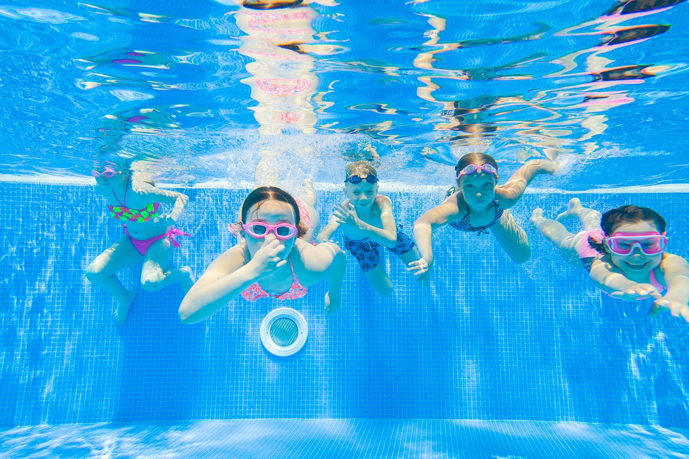 Underwater pool