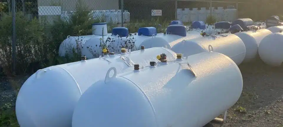 Propane tanks alignment with different sizes