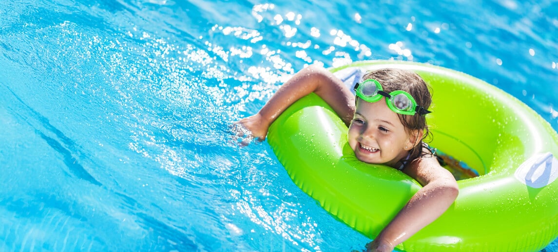 Paraco pool heat girl on floatie