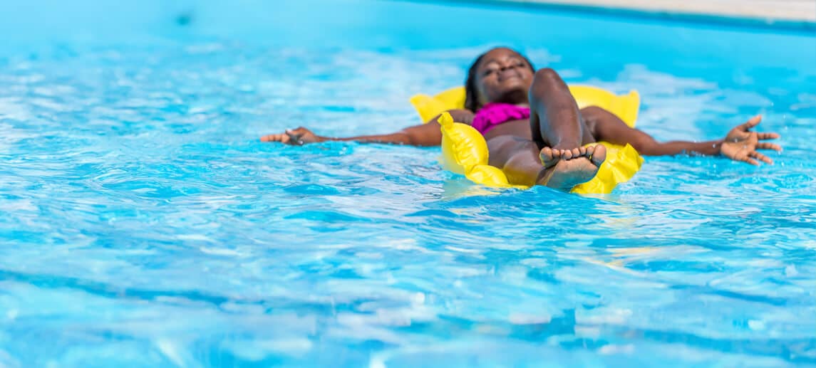 Paraco pool heat lady on floatie